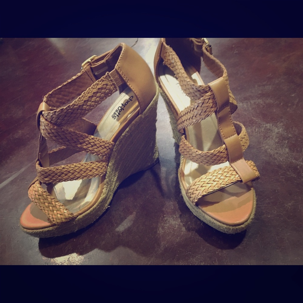 Charlotte Russo tan wedge size 7